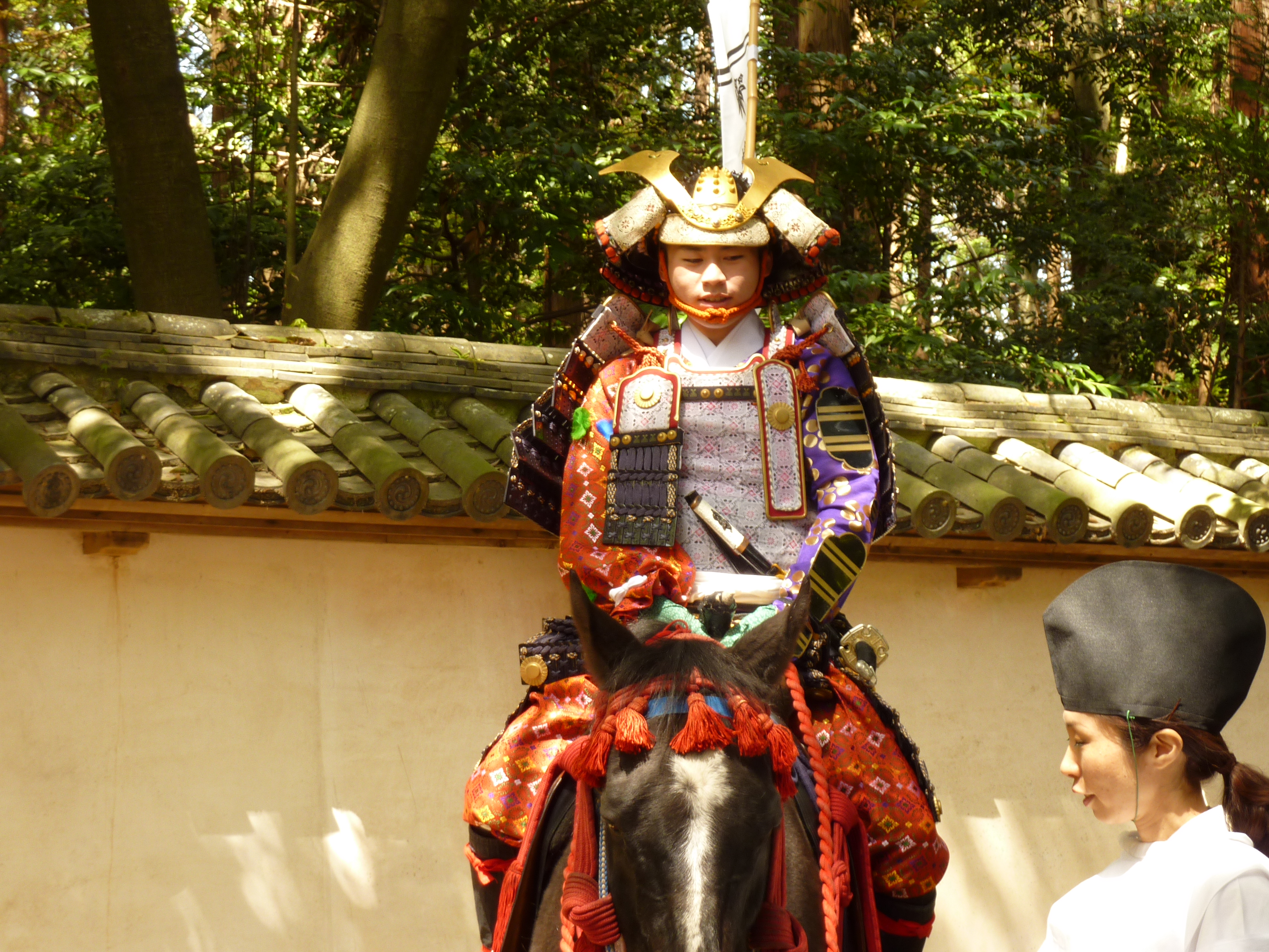 源氏祭りで街を闊歩
